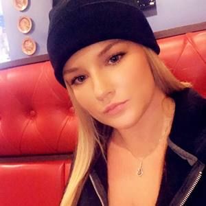 Meet your Posher, Kelli